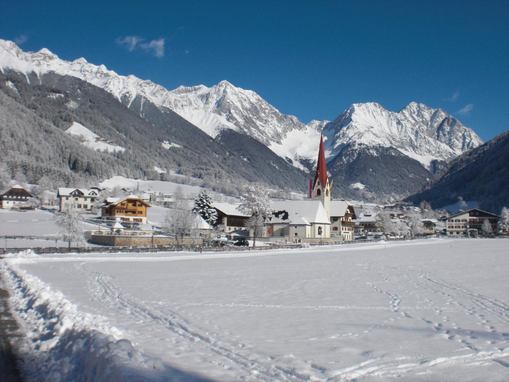 Hotel Messnerwirt Anterselva di Mezzo Exterior photo