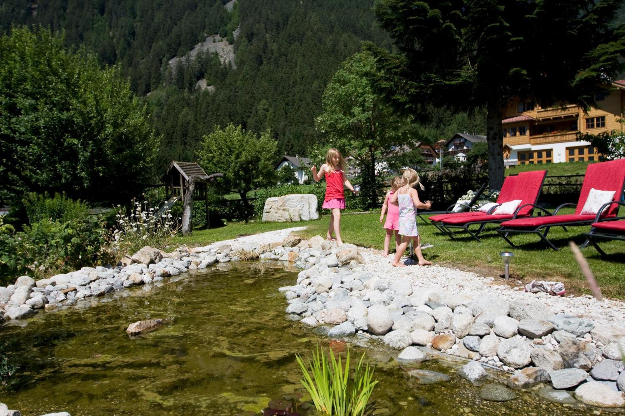 Hotel Messnerwirt Anterselva di Mezzo Exterior photo